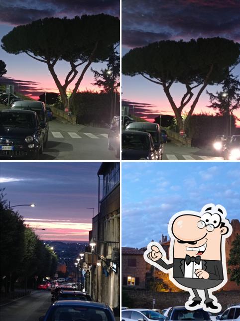 La esterno e cibo del ristorante