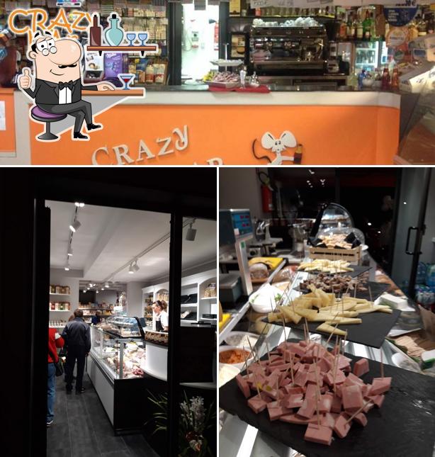 Gli interni di Crazy Bar