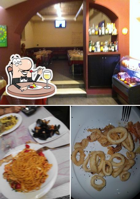La cibo e bancone da bar del ristorante