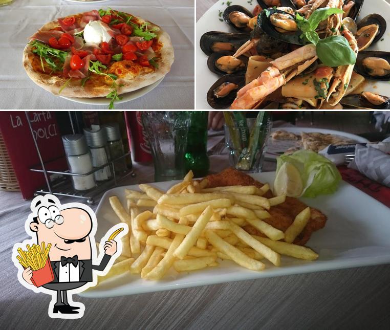 Assaggia le patatine fritte a torchio