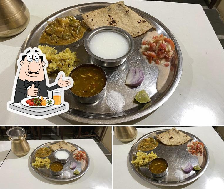 Meals at Badshahi Lodging & Boarding