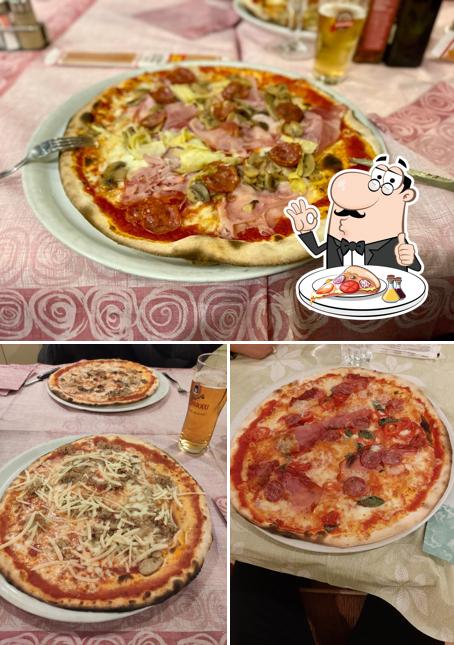 Scegli tra le svariate varianti di pizza