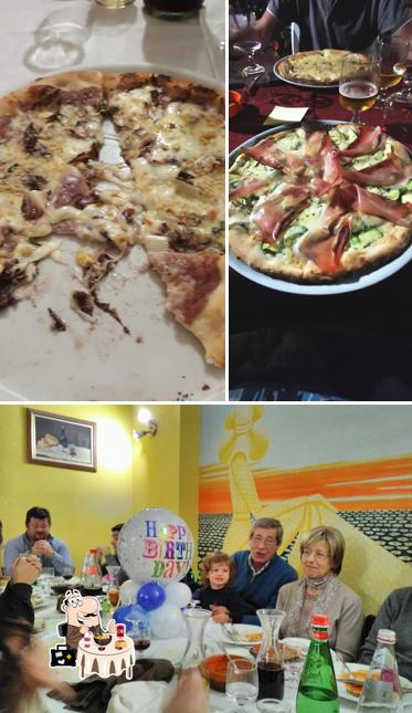 Tra le varie cose da Pizzeria Trattoria Tapa si possono trovare la cibo e tavolo da pranzo