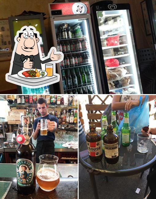 Guarda la immagine che mostra la cibo e interni di Bar in Centro