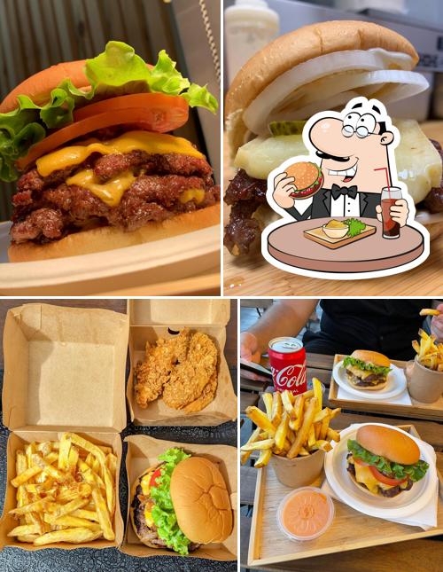 Ordina un hamburger a KHEOPS Smashburgers