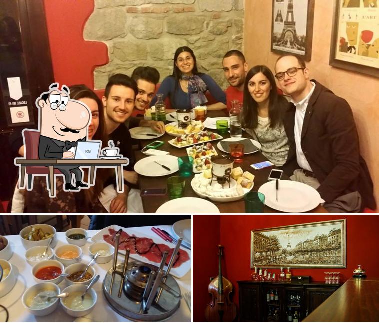 La interni e cibo del ristorante