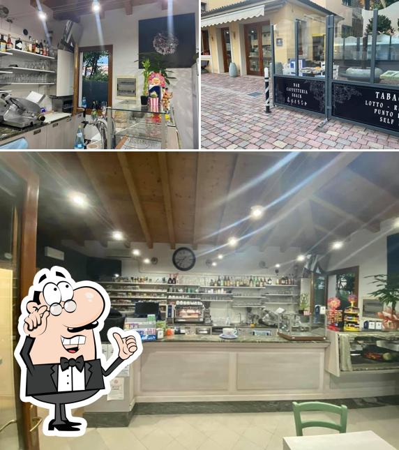 La foto della interni e lavagna di Cafè D'Essai