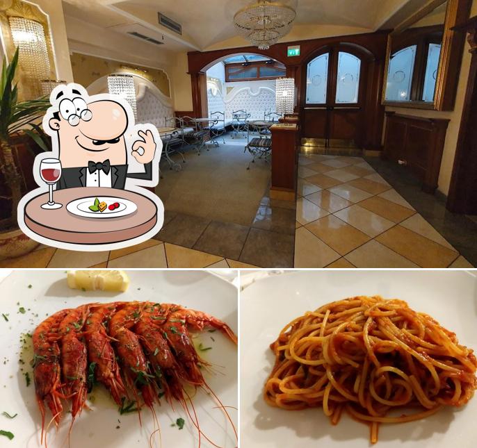La foto della cibo e tavolo da pranzo di Hotel Il Principe