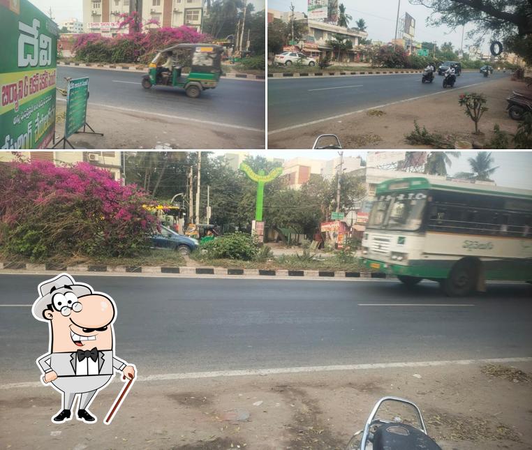 The exterior of Devi "chicken" pakodi and Biryani centre