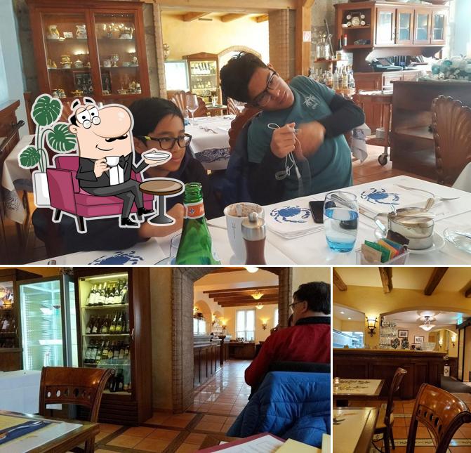 Dai un'occhiata agli interni di Ristorante Azzurro Terra e Mare