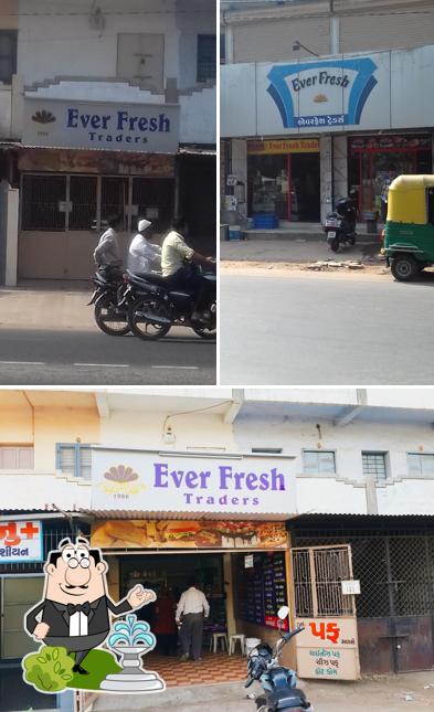 The exterior of Ever Fresh Traders