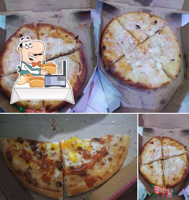 Garlic bread at Mid Night Pizza