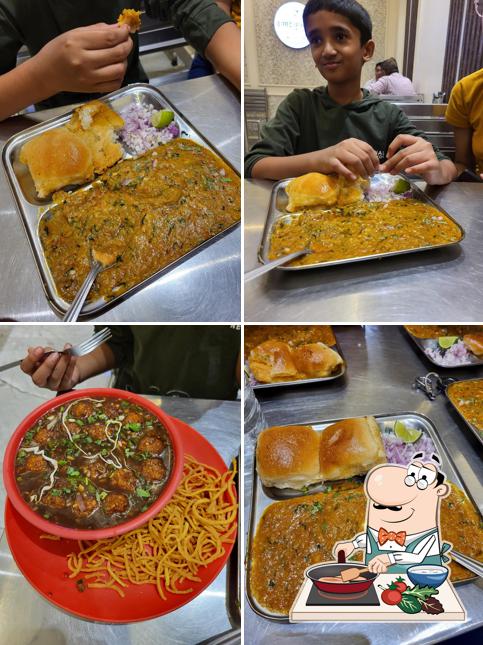 Chicken curry at Sai Shraddha Pav Bhaji and Veg Chinese Center