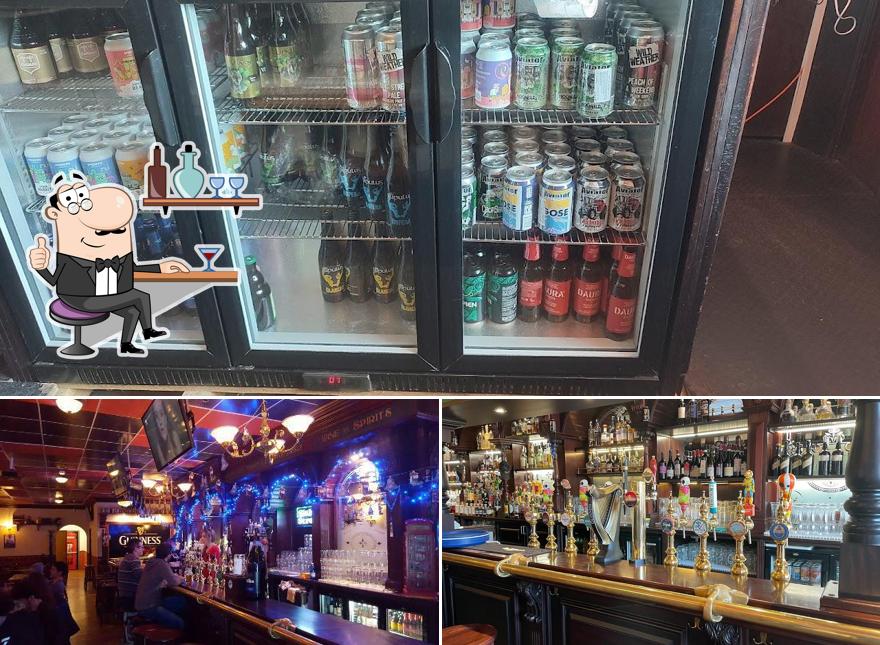 Dai un'occhiata agli interni di The Temple Bar