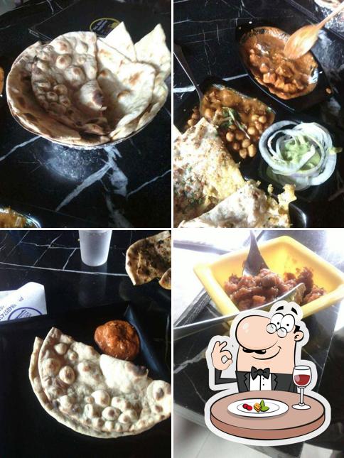 Food at Jaggi De Paranthe