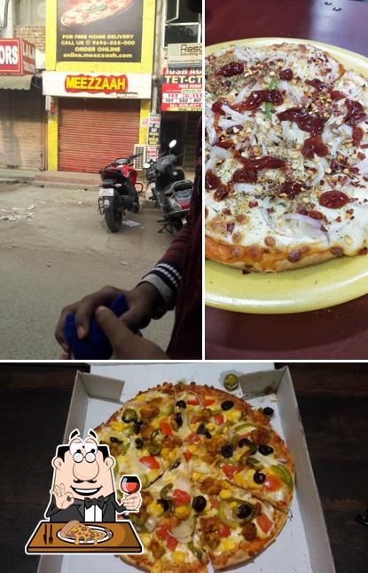 Pick pizza at Meezzaah - Me and Mera Pizza - Kakadeo Kanpur
