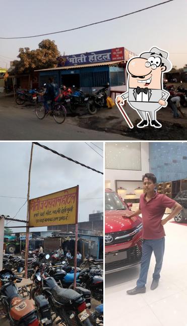 The exterior of Moti Jaiswal Hotel