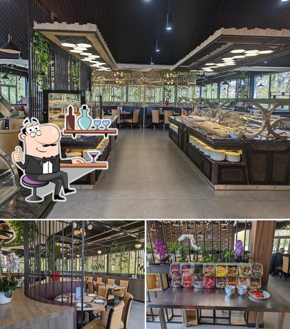 Siediti a un tavolo di Restaurant Hong Moon