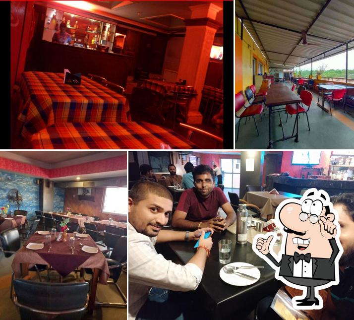 The interior of BLOOM BAR & RESTAURANT