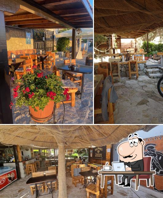 Dai un'occhiata agli interni di Beach Bar Oaza
