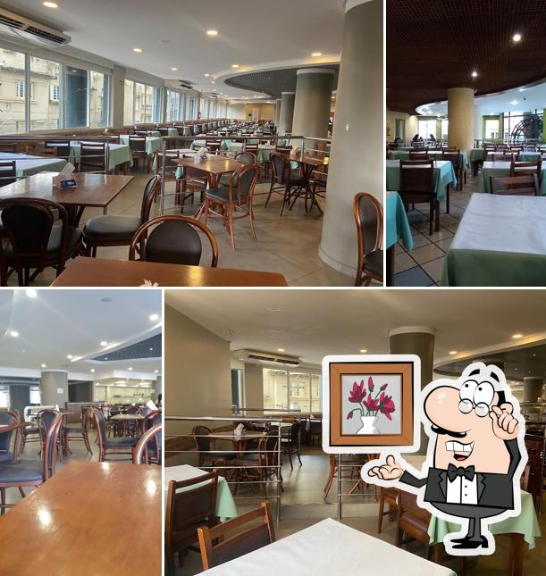 O interior do Restaurante Center Grill