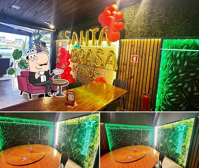 Veja imagens do interior do Santa Brasa