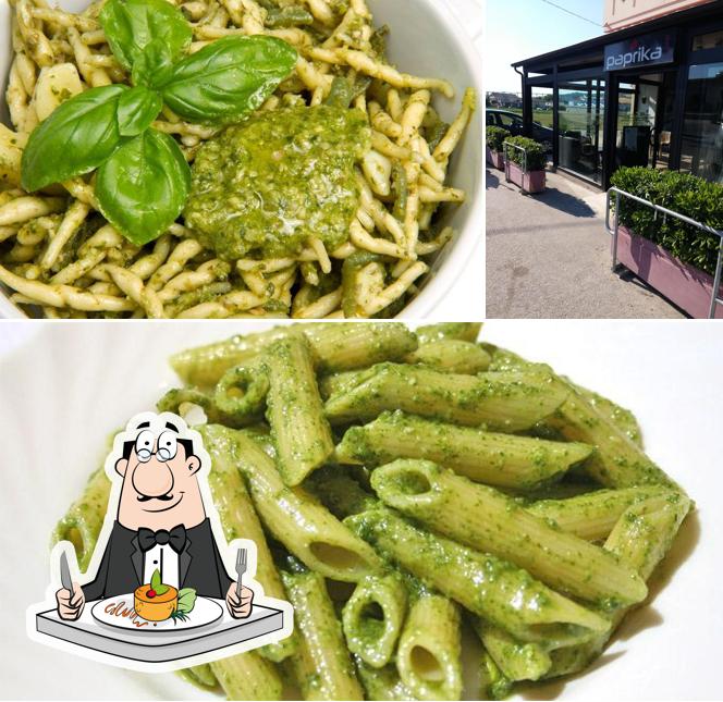 Guarda la foto che raffigura la cibo e interni di Paprika Cafè