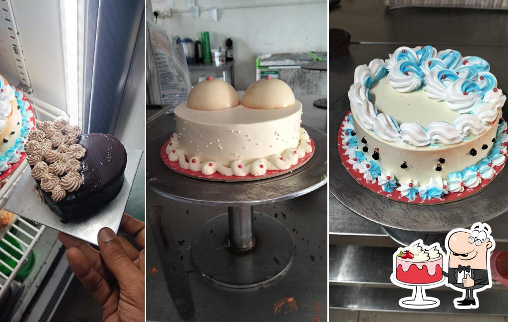 Red velvet cake at WarmOven