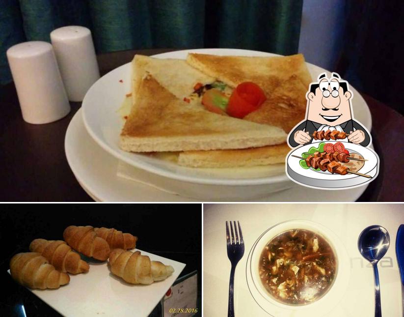 Food at Cafe @ Elanza