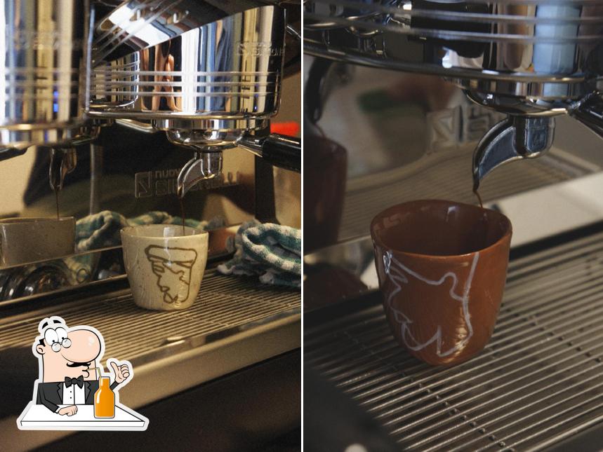 Meštar o' Kave Specialty Coffee Shop Split serve un'ampia gamma di drink