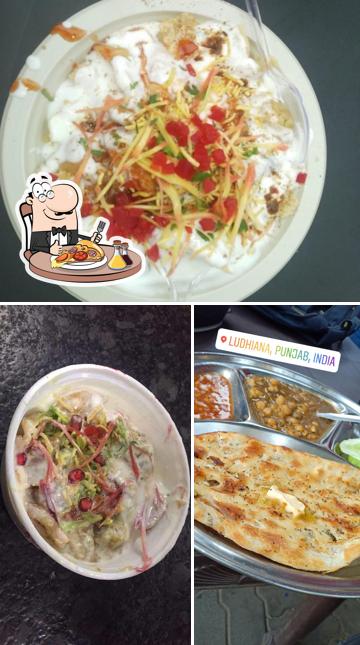 Try out pizza at Raju Fast Food & Chaat Bhandar - Top Fast Food Shop, South Indian Restaurants, Chinese Indian Restaurants In Ludhiana