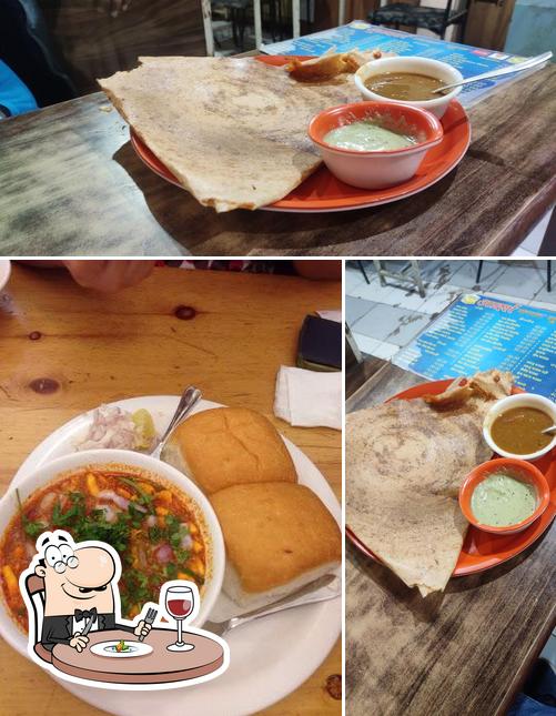 Food at Adarsh fast-food ( FOOD DELIVERY IN TRAIN )