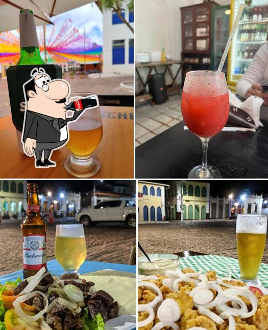 Entre diversos coisas, bebida e comida podem ser encontrados a Restaurante e Bar de Casa
