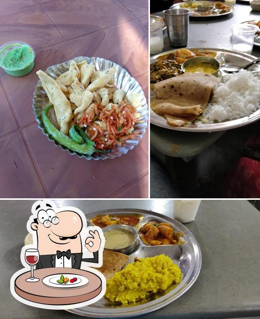 Food at Somnath Trust nishulk bhojan prashad