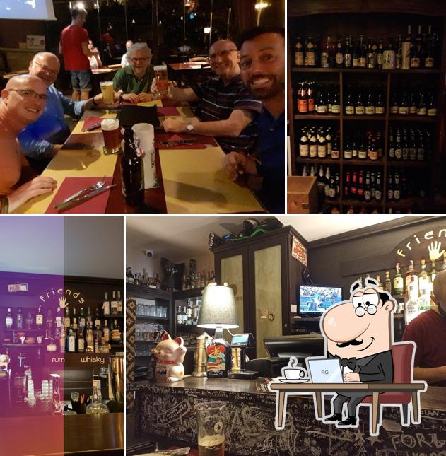 Gli interni di Friends Pub