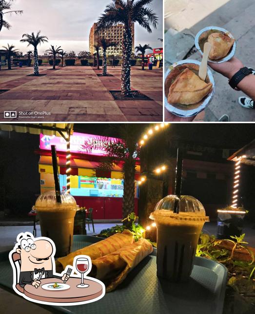 The photo of Galgotias Cafeteria’s food and exterior