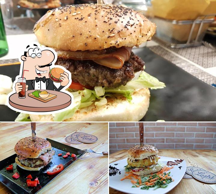 Prova un hamburger a Light Bar
