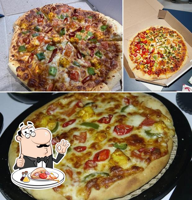 Pick pizza at Pizza Petika VIP ROAD VESU