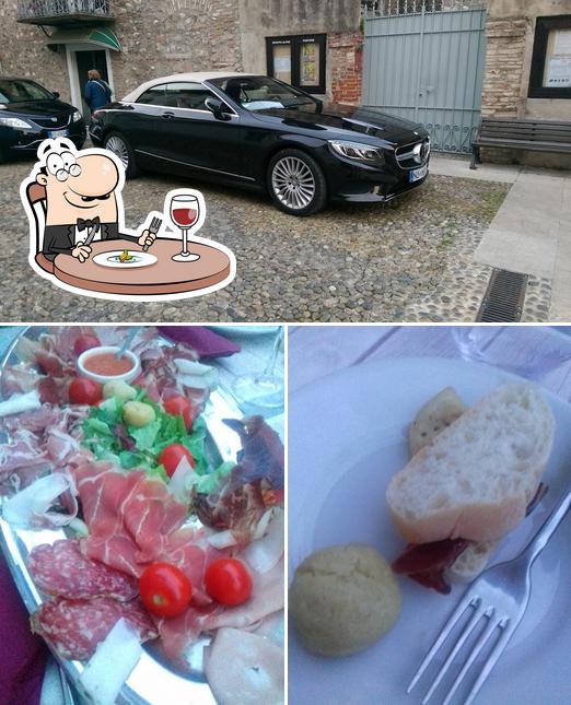 Tra le diverse cose da Bar Tre Archi si possono trovare la cibo e interni