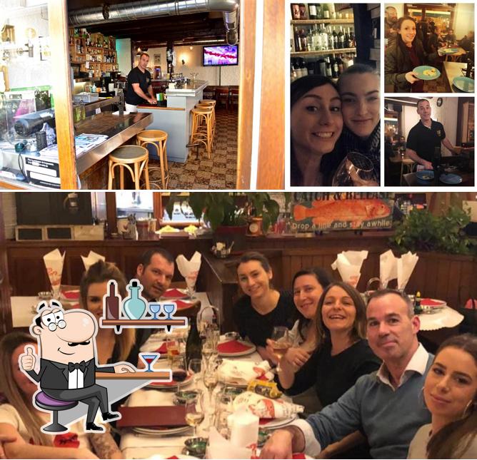 Tra le varie cose da Le Poids Public si possono trovare la interni e bancone da bar