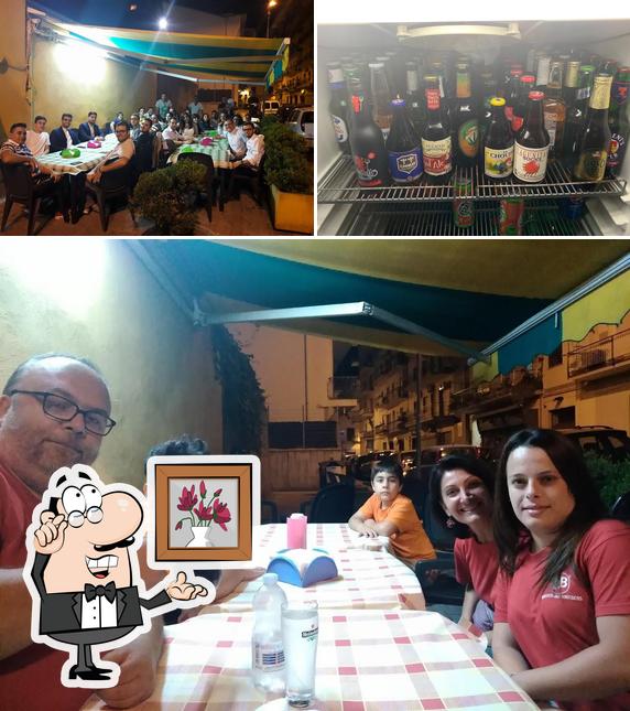 La immagine della interni e birra di Sarrastri Pizza Shop