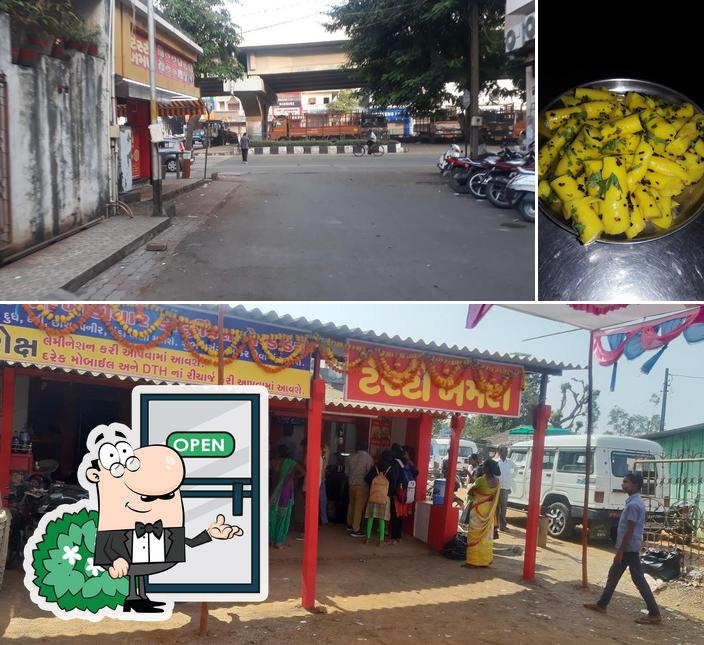 TASTY KHAMAN is distinguished by exterior and food