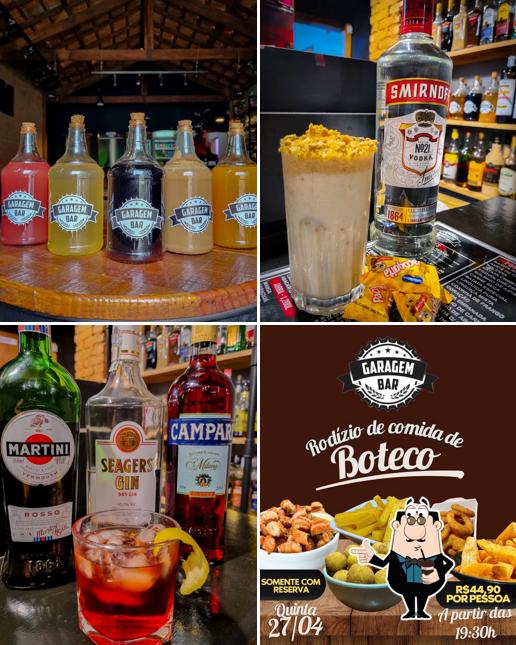 Desfrute de um drinque no Garagem Bar
