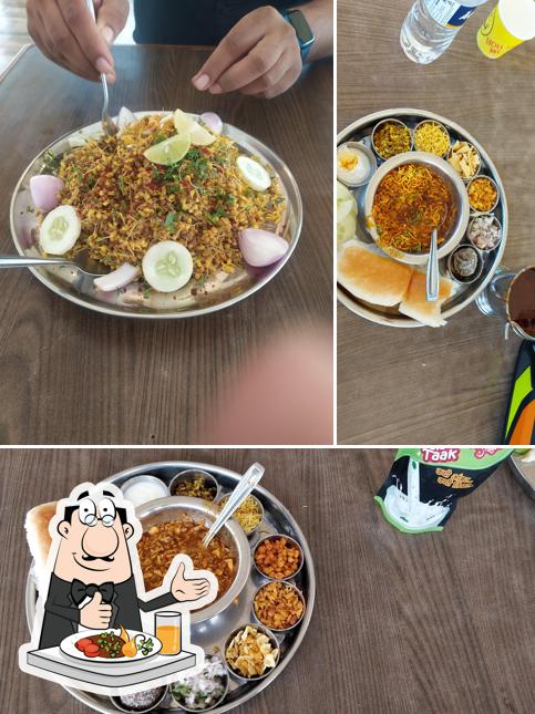 Food at Jogeshwari Misal