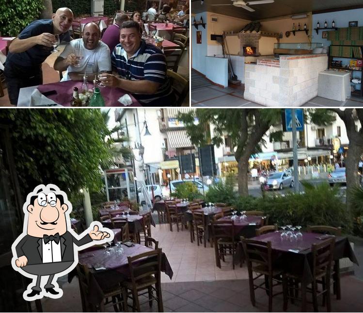 Siediti a un tavolo di Paradise Bar Ristorante Pizzeria
