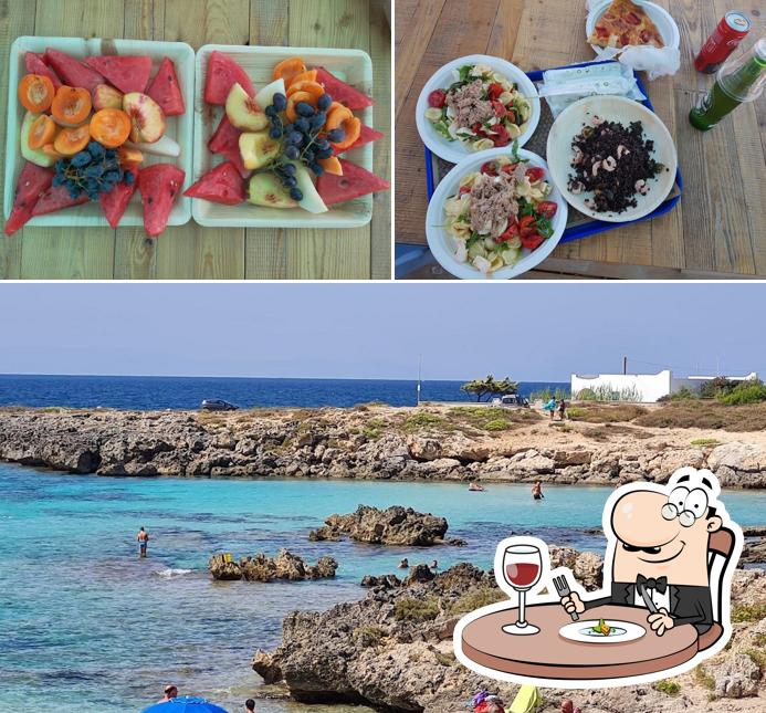 Questa è la immagine che mostra la cibo e esterno di Spiaggia del Conte