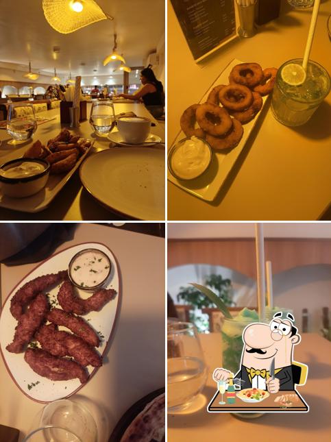 Food at YVR Café