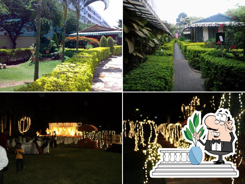 Check out how Bageecha Pan shop looks outside