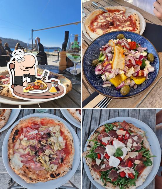 Ordina una pizza a Pinija Restaurant & Beach bar