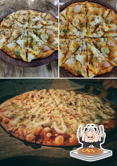 Pick pizza at Tealogy - Yaar Mera Kulhad